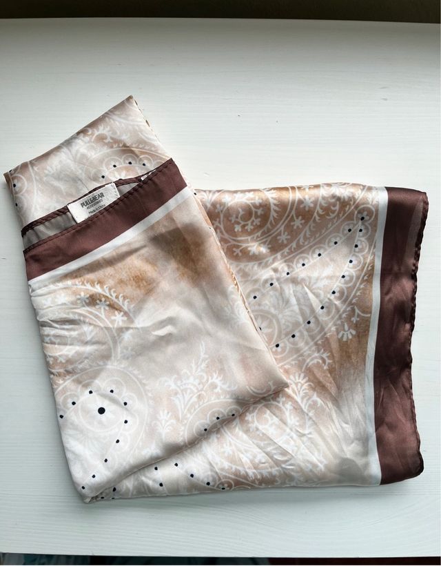 Sciarpa Pull&Bear beige e marrone stampata