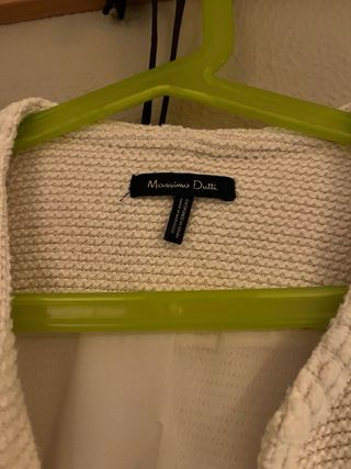 Americana corta tipo Chanel Massimo Dutti