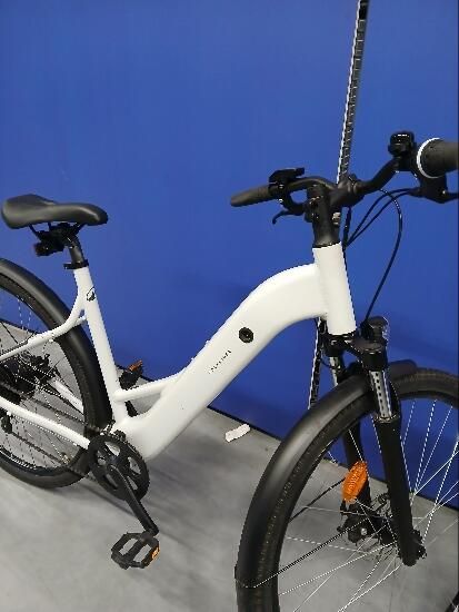 Bicicleta eléctrica todocamino E-Actv 100 cuadro bajo gris