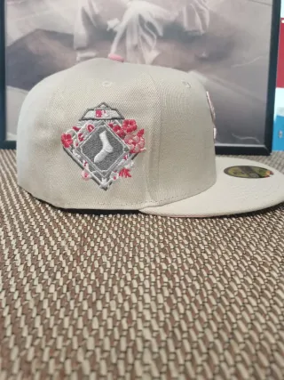 Gorra New Era 59FIFTY Beige y Rosa Talla 7.1/4