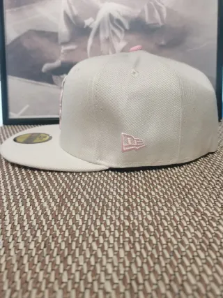 Gorra New Era 59FIFTY Beige y Rosa Talla 7.1/4