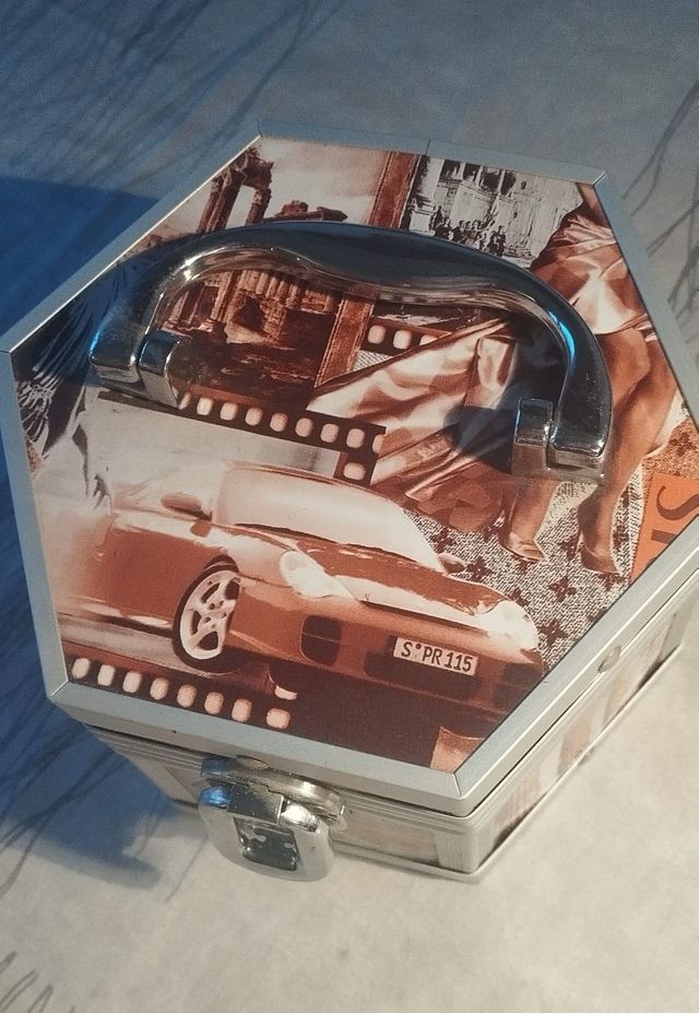 Joyero hexagonal con espejo y asa