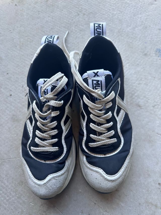 Zapatillas Munich Negras y Blancas