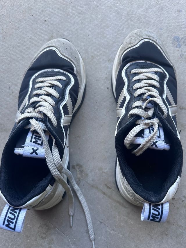 Zapatillas Munich Negras y Blancas