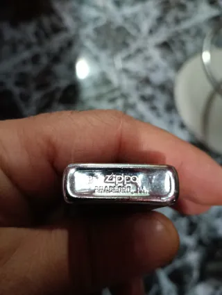 Funda Zippo de cuero marrón