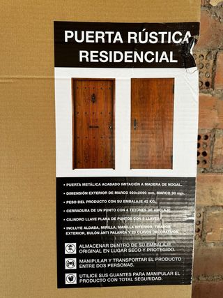Puerta metálica rústica nogal