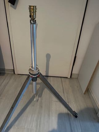 Treppiede con portacandele metallico