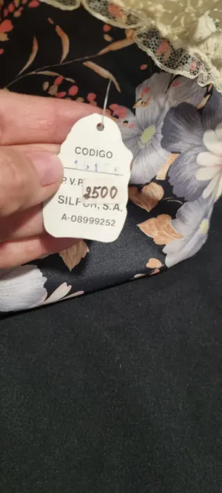 Neceser floral con encaje