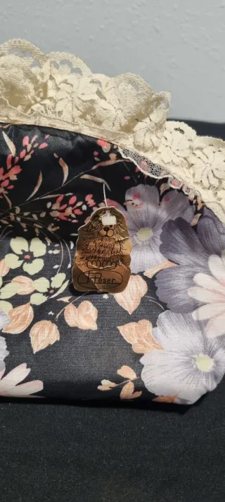 Neceser floral con encaje