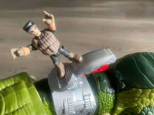 Dinosaurio Juguete con Figura Soldado