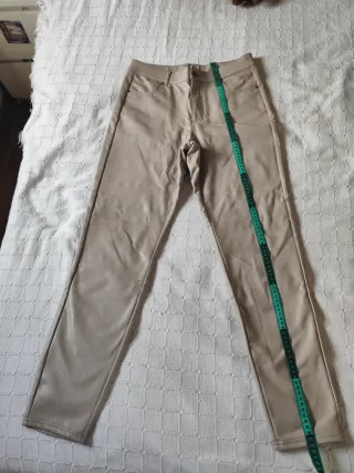 Pantalones Calzedonia cintura alta beige