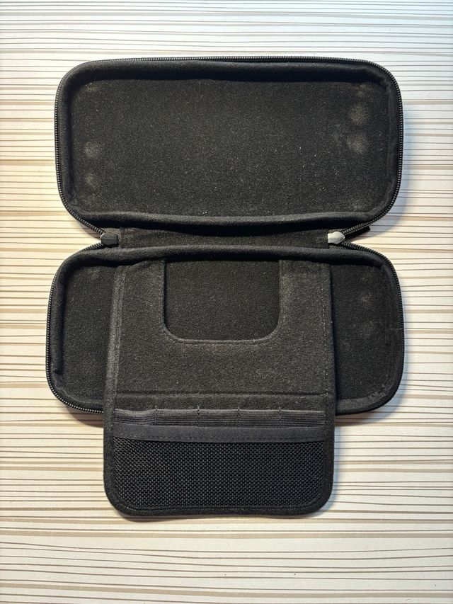 Nintendo Switch + 4 JoyCons + Funda