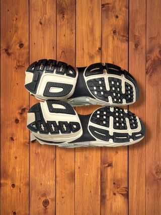 Nike V2K Run Trainers Y2K Chunky Beige/Plata