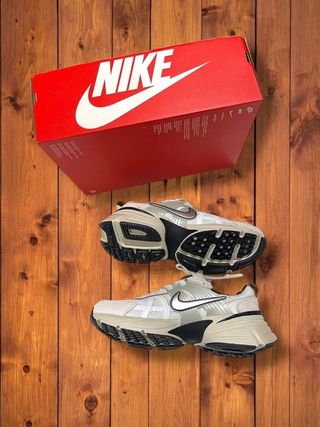 Nike V2K Run Trainers Y2K Chunky Beige/Plata