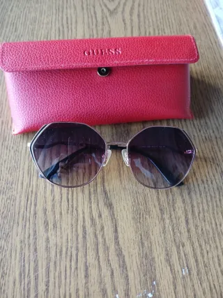 Custodia occhiali Guess rossa
