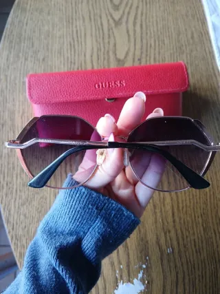 Custodia occhiali Guess rossa