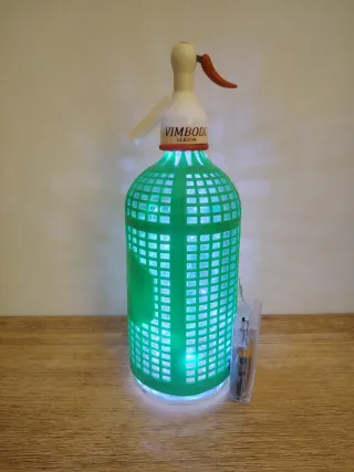 Sifón antiguo con iluminación