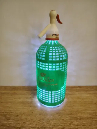 Sifón antiguo con iluminación