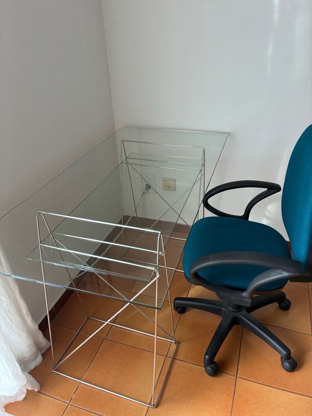 Mesa escritorio cristal y metal elegante