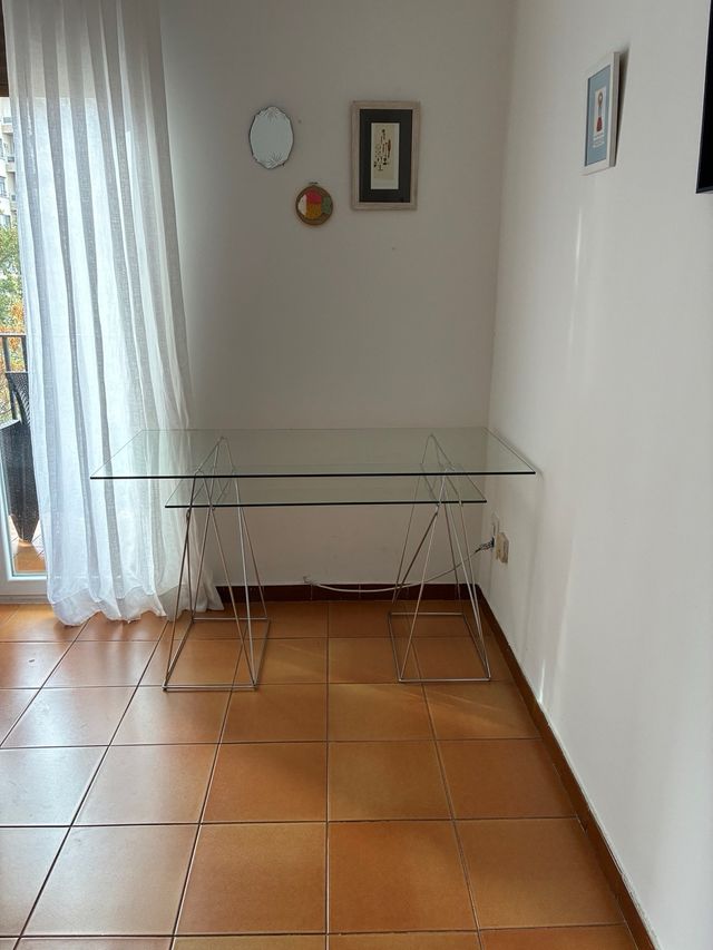 Mesa escritorio cristal y metal elegante