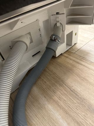 Lavavajillas Bosch Blanco - tubo de desagüe roto