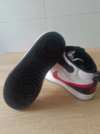 Zapatillas Nike Blancas y Negras