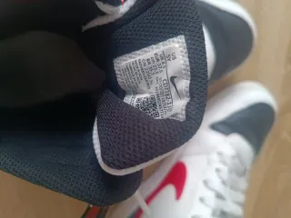 Zapatillas Nike Blancas y Negras