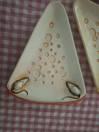 4 piatti formaggio con topolini