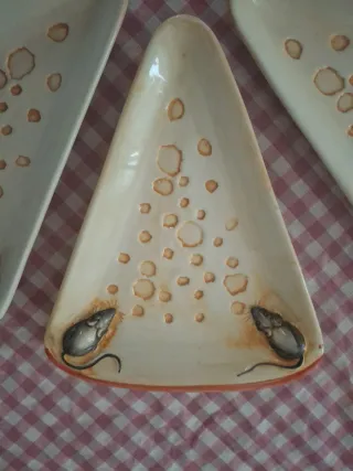 4 piatti formaggio con topolini