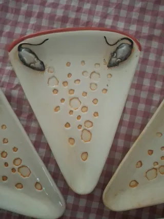4 piatti formaggio con topolini