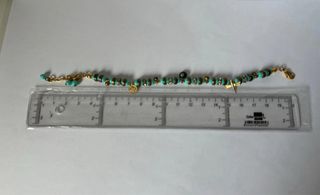 Pulsera dorada y turquesa con charms