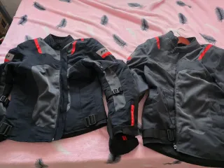 2Chaquetas una L y la otra 4XL de moto negra y gri