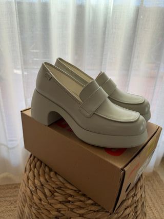 Camper NUEVOS Thelma Talla 41 piedra