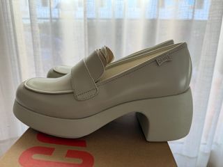 Camper NUEVOS Thelma Talla 41 piedra