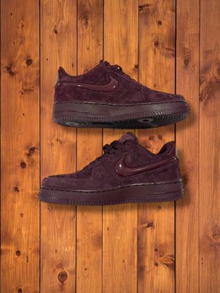 Nike Air Force 1 '07 Suede Borgoña