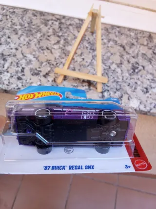 Hot Wheels '87 Buick Regal GNX Morado sth