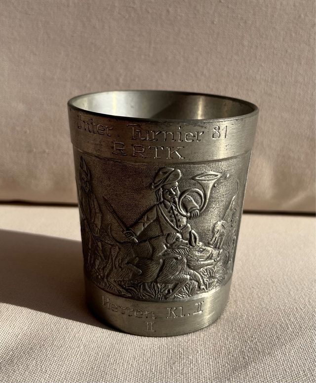 Vasca in peltro senza piombo (Zinn95) intagliata a mano