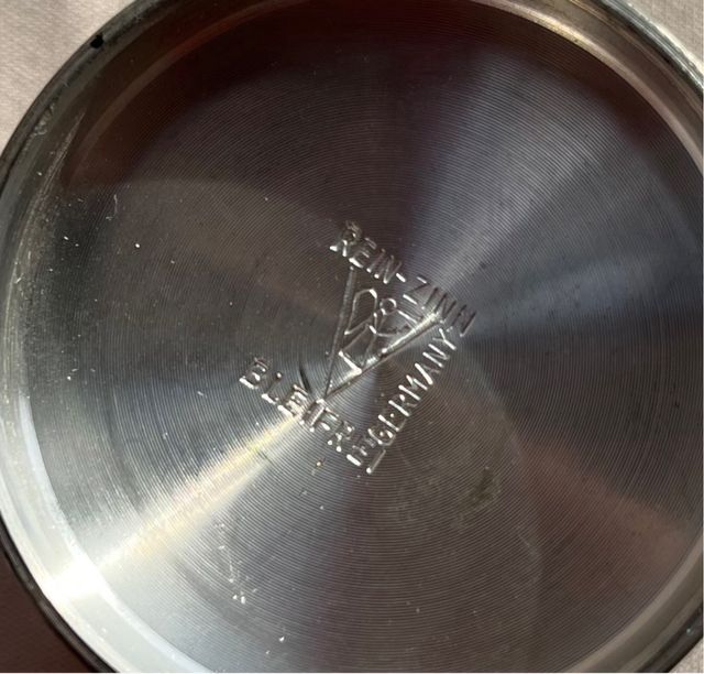 Vasca in peltro senza piombo (Zinn95) intagliata a mano