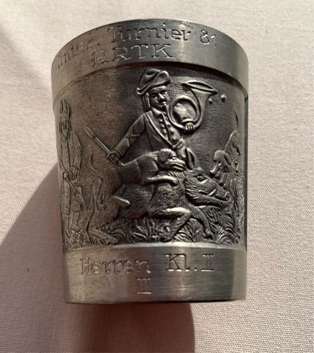 Vasca in peltro senza piombo (Zinn95) intagliata a mano