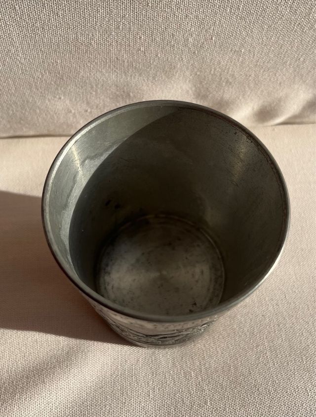 Vasca in peltro senza piombo (Zinn95) intagliata a mano