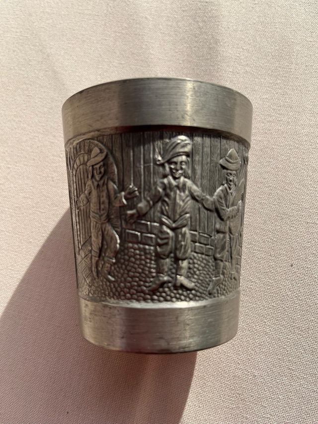 Vasca in peltro senza piombo (Zinn95) intagliata a mano