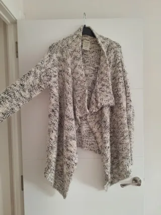 Chaqueta de punto Bershka gris talla única