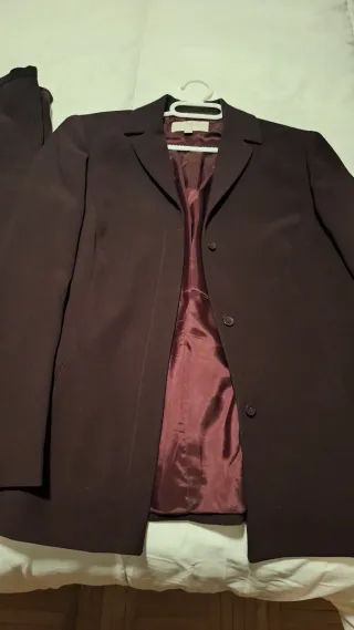 Traje chaqueta Cortefiel color berenjena