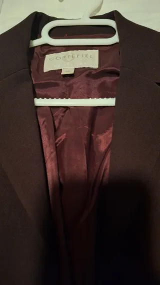 Traje chaqueta Cortefiel color berenjena