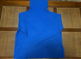 Jersey azul cuello vuelto manga larga