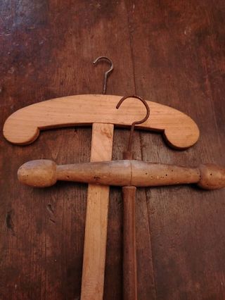 Coppia grucce appendiabiti vintage legno