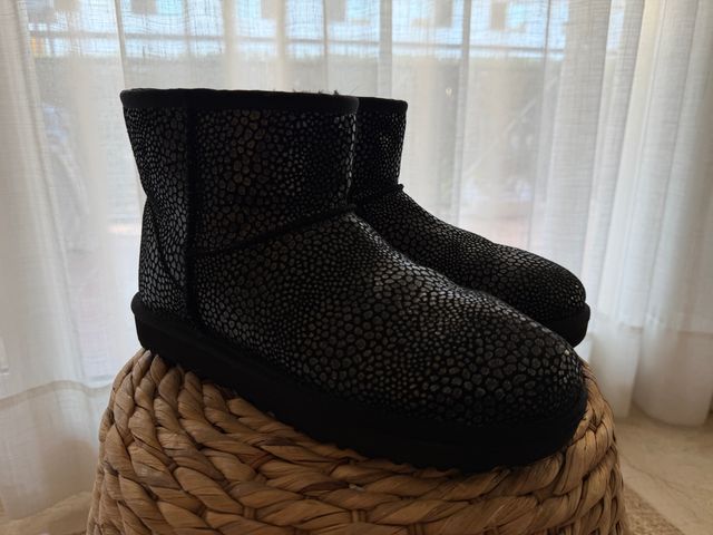 Botas UGG Negras Tamanho 41