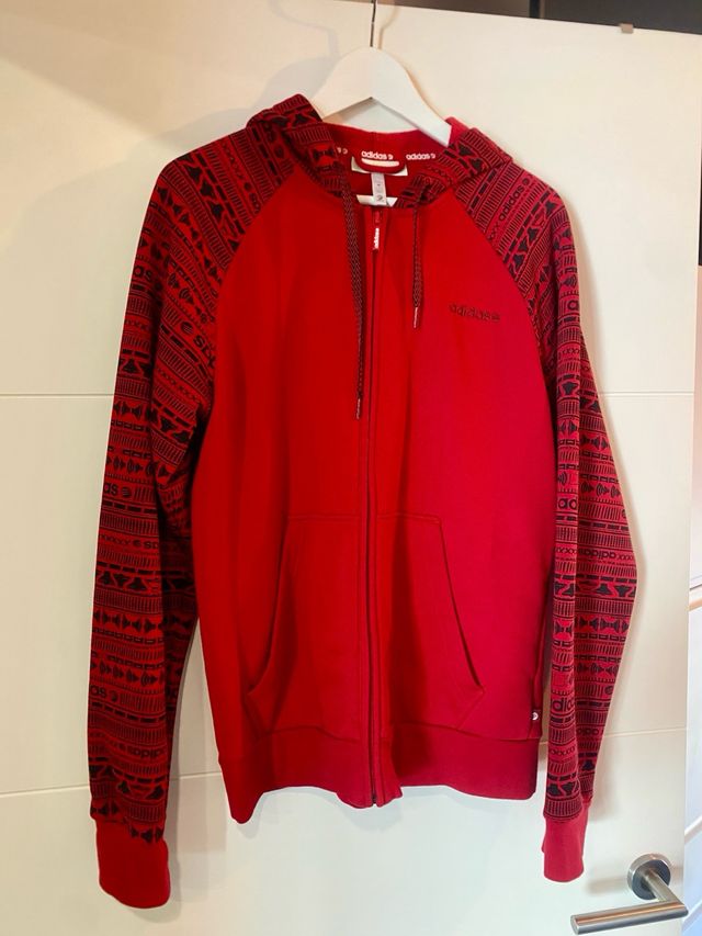 Chaqueta Adidas Roja con Estampado