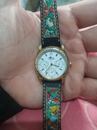 Reloj Lotus Dorado