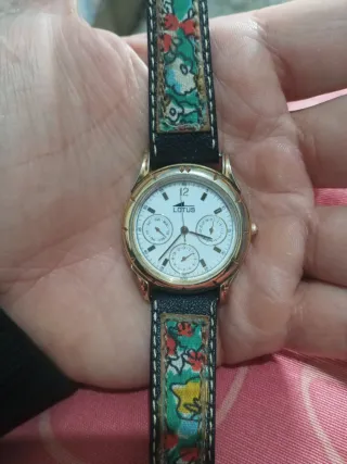 Reloj Lotus Dorado